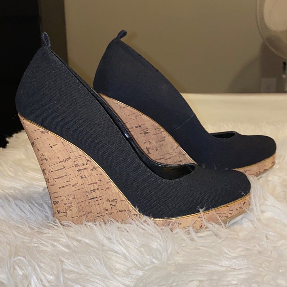Black Wedges